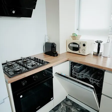 Andrew Apartment