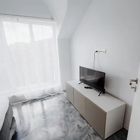 Andrew Apartment