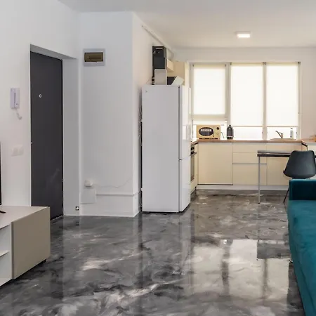 Andrew Apartment